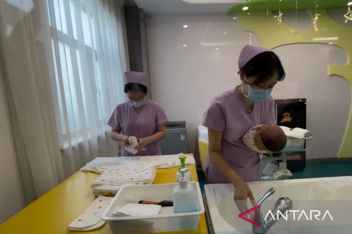 Rumah sakit dalam pada China bebaskan ibu pilih kedudukan di mana lalui persalinan