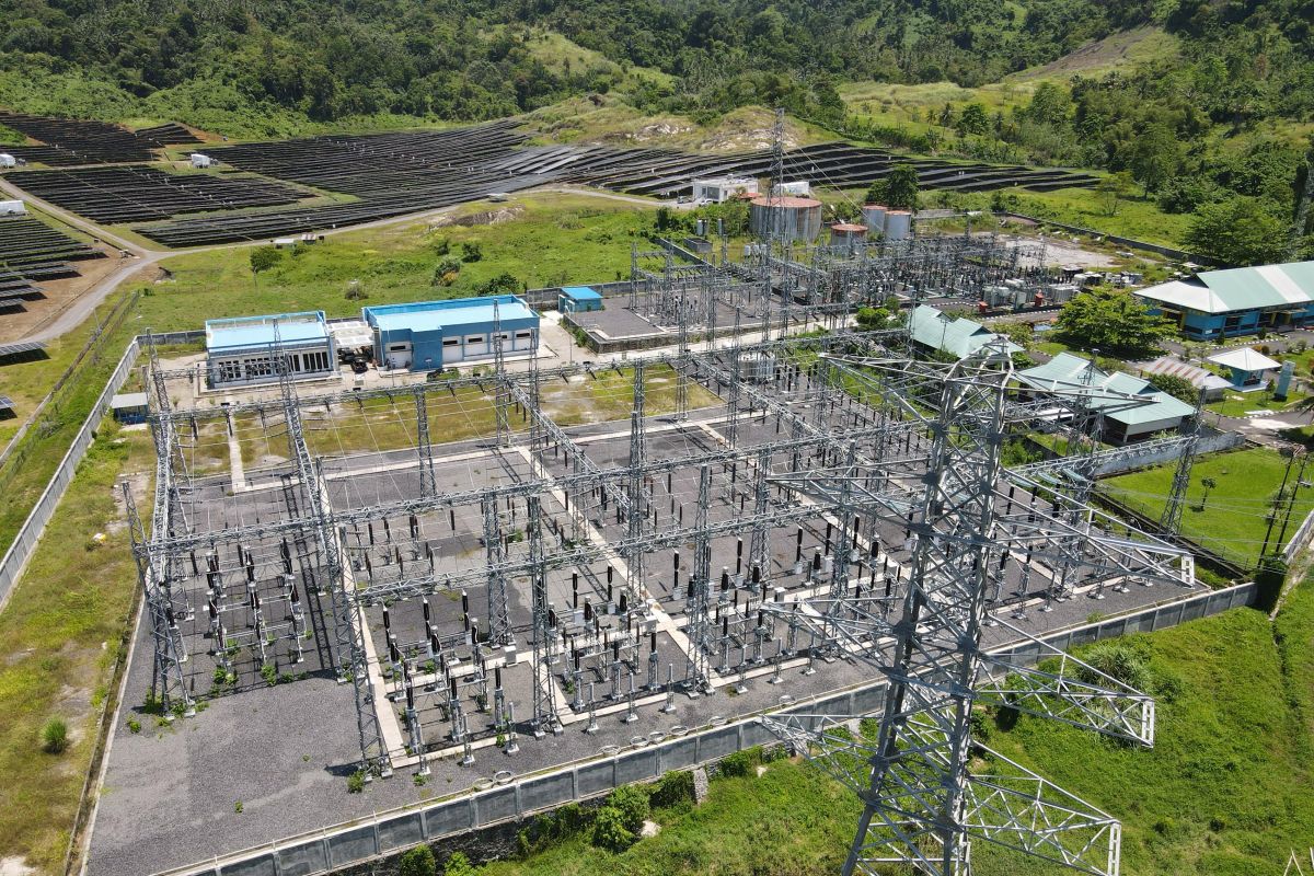 Pembangunan transmisi PLN pada Sulawesi 75 persen komponen dalam negeri