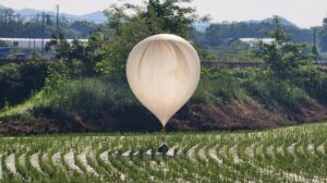 Terus-terusan Korut Kirim Balon Raksasa Isi Sampah ke Korea Selatan